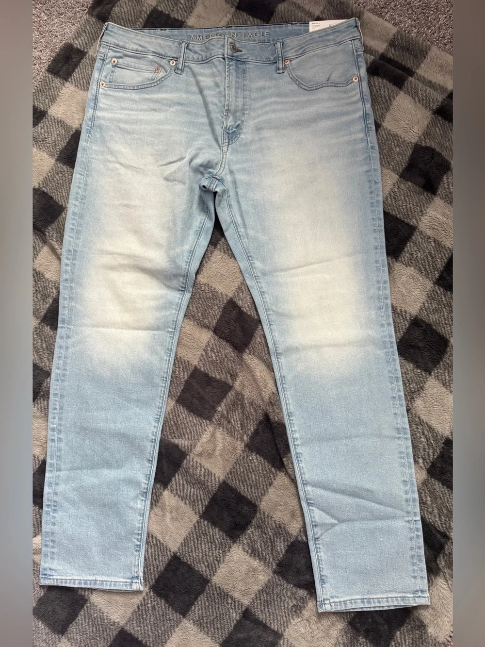 NWT-American Eagle Light Wash Denim Jeans Athletic Skinny Airflex+. 38/32